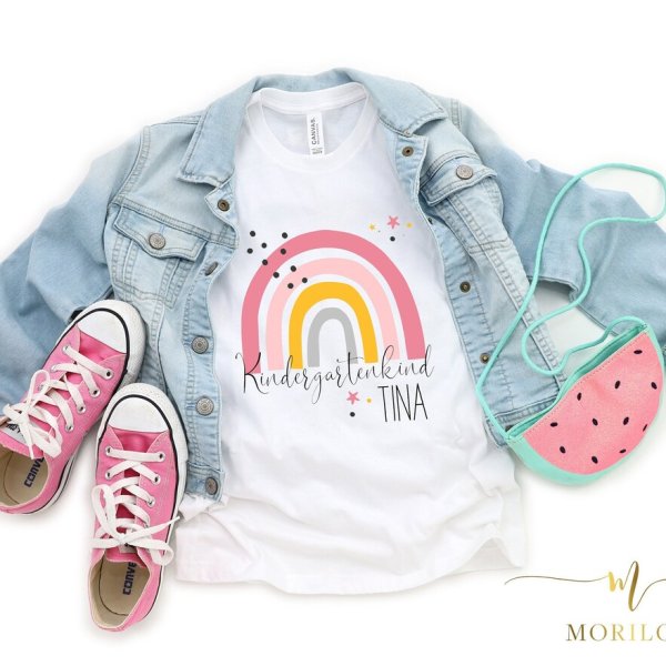 T-Shirt mit dem Aufdruck Kindergartenkind und mit name personalisiert